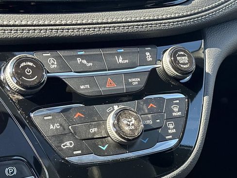 New 2026 Chrysler Pacifica Select w/ S Appearance Package FWD image 25