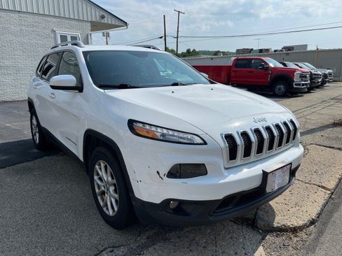 Used 2017 Jeep Cherokee Latitude w/ True North Edition AWD/4WD image 2