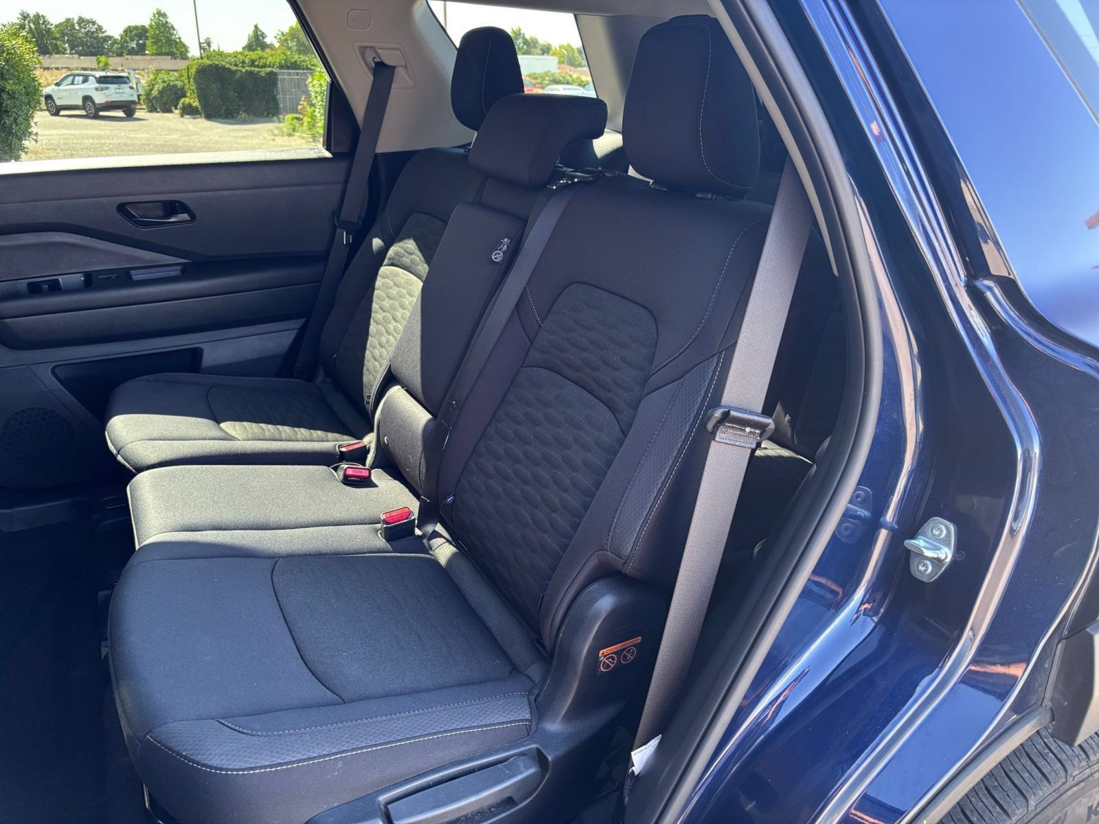Used 2025 Nissan Pathfinder SV FWD image 39