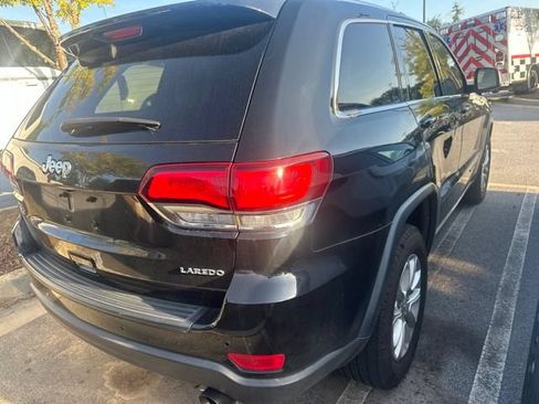 Used 2021 Jeep Grand Cherokee Laredo RWD image 3