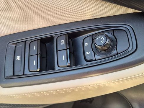 Used 2021 Subaru Forester AWD/4WD image 12