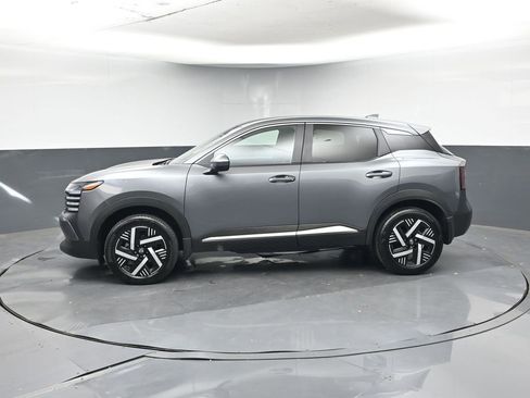 Used 2025 Nissan Kicks SV image 2