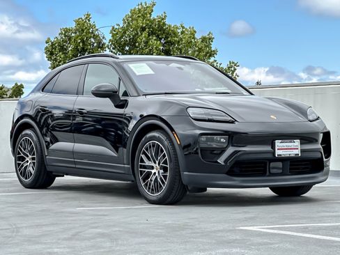 Used 2025 Porsche Macan 4 Electric AWD/4WD image 10