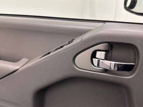 Used 2019 Nissan Frontier SV image 17