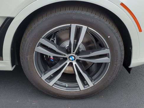 Used 2026 BMW X7 xDrive40i w/ M Sport Package AWD/4WD image 13