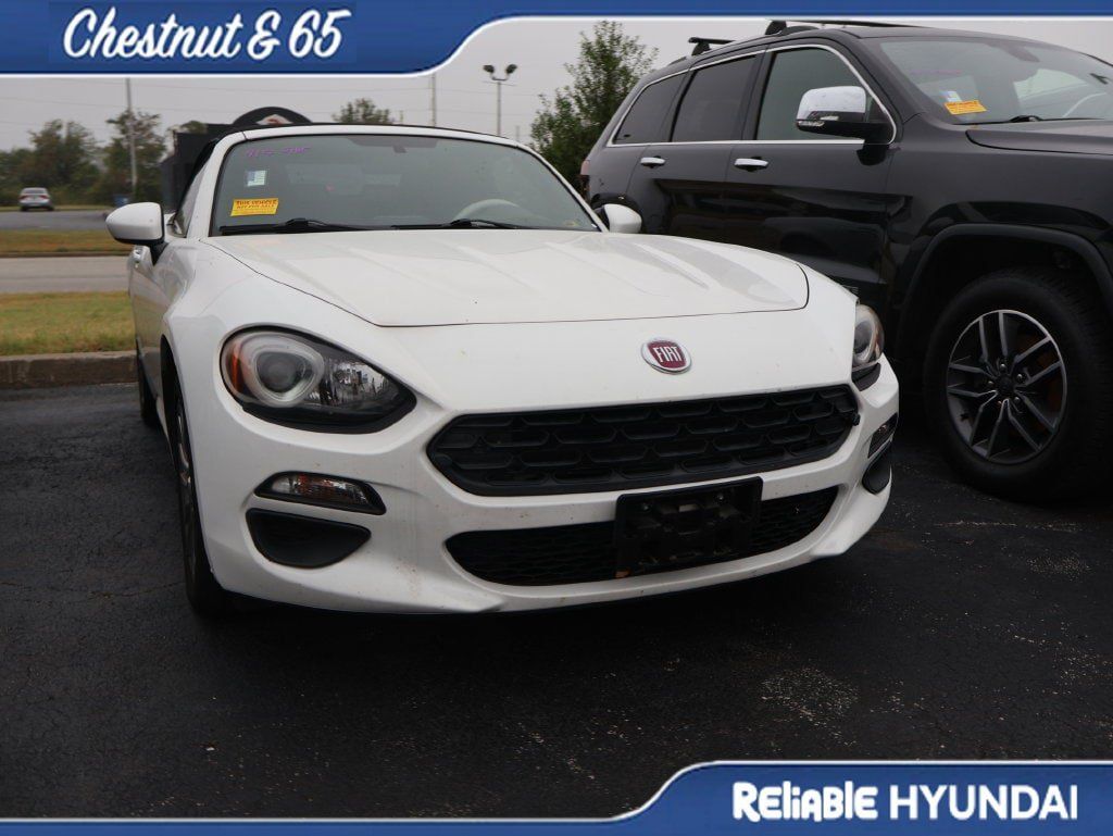 Used 2017 FIAT 124 Spider Classica RWD image 3