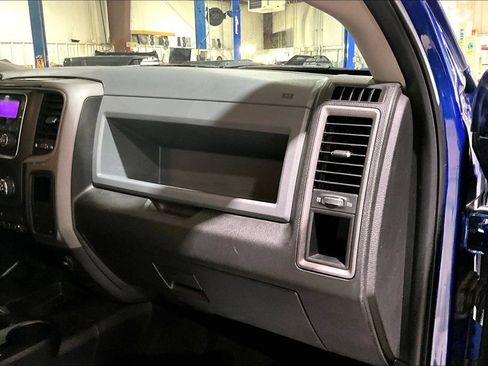 Used 2018 RAM 2500 Tradesman w/ Chrome Appearance Group AWD/4WD image 12