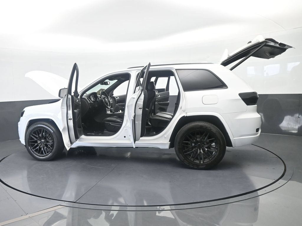 Used 2018 Jeep Grand Cherokee Altitude RWD image 71