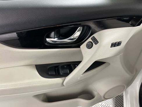 Used 2021 Nissan Rogue Sport SL w/ Premium Package image 13