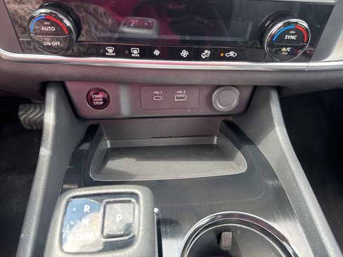 Used 2023 Nissan Rogue SV AWD/4WD image 42