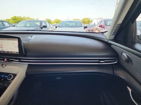 Used 2024 Hyundai Elantra Limited FWD image 32