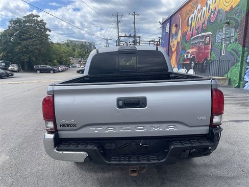 Used 2018 Toyota Tacoma SR5 image 4