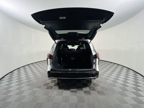 Used 2025 Toyota Sienna Platinum image 36