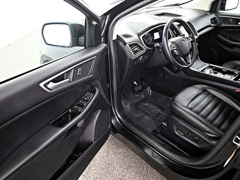 Used 2020 Ford Edge SEL w/ Cold Weather Package image 3