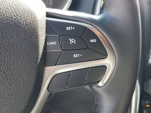 Used 2018 Jeep Grand Cherokee Limited image 23