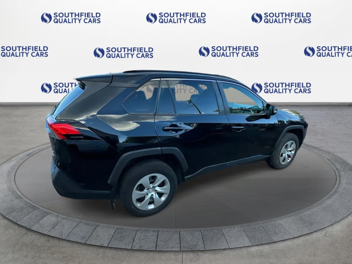 Used 2021 Toyota RAV4 LE AWD/4WD image 7