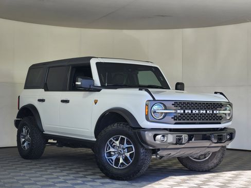 Used 2023 Ford Bronco Badlands image 1
