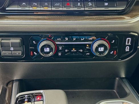 Used 2022 Chevrolet Silverado 1500 RST image 16