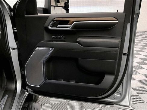 Used 2024 Chevrolet Silverado 1500 High Country w/ High Country Premium Package image 19