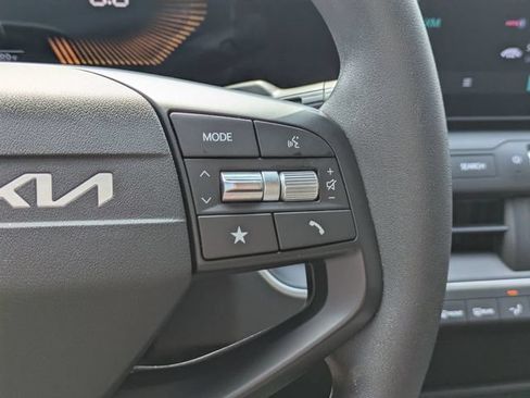 Used 2025 Kia K4 FWD image 26