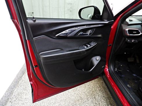 Used 2021 Chevrolet TrailBlazer RS w/ Sun and Liftgate Package image 17