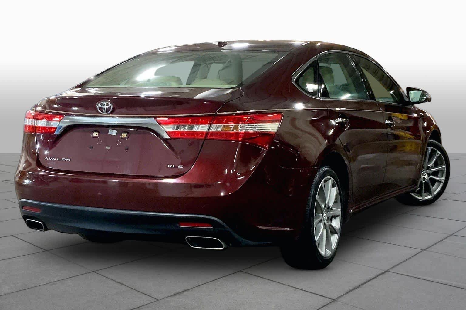 Used 2015 Toyota Avalon XLE Touring FWD image 25