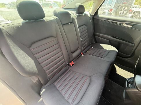 Used 2015 Ford Fusion SE w/ Equipment Group 201A image 8