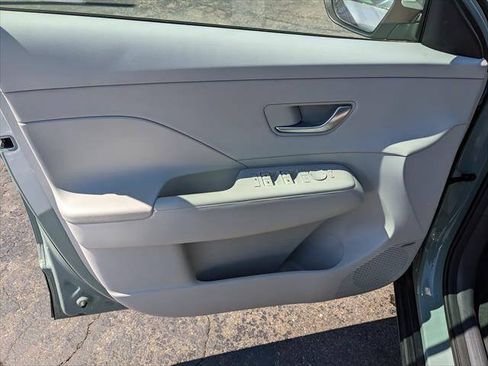 Used 2024 Hyundai Kona Limited FWD image 10