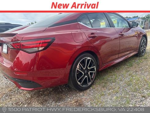 Used 2025 Nissan Sentra SR w/ SR Premium Package FWD image 3