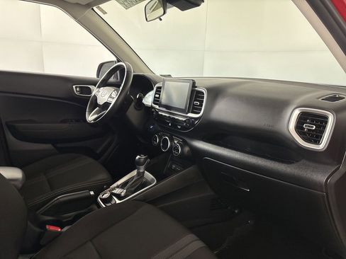 Used 2025 Hyundai Venue SEL FWD image 28