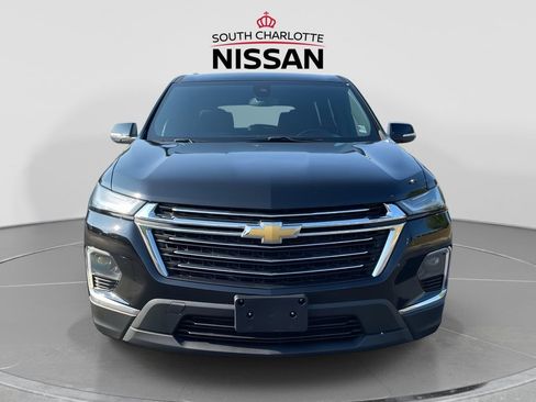 Used 2023 Chevrolet Traverse LT FWD image 2
