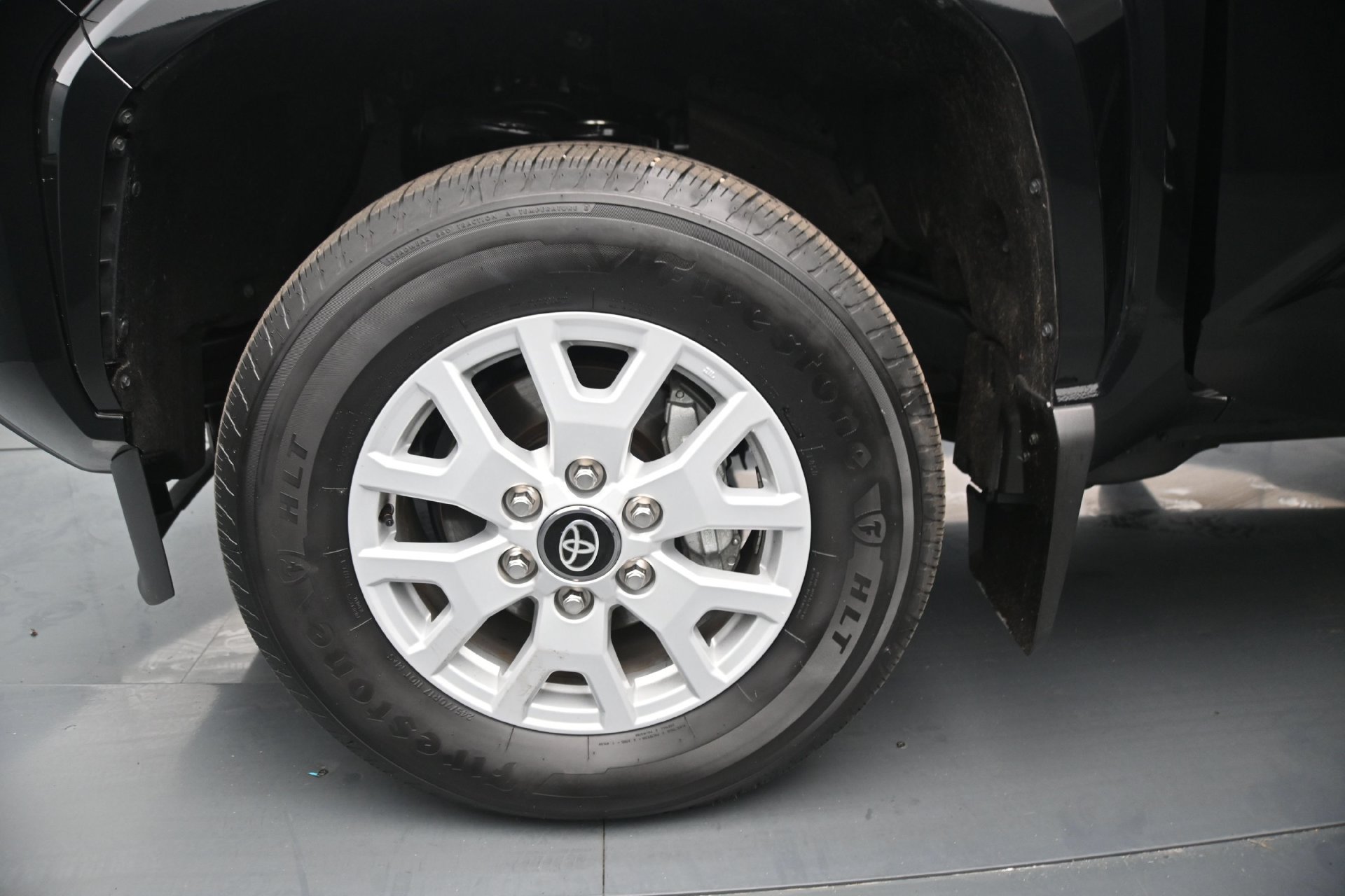Used 2025 Toyota Tacoma SR5 AWD/4WD image 25