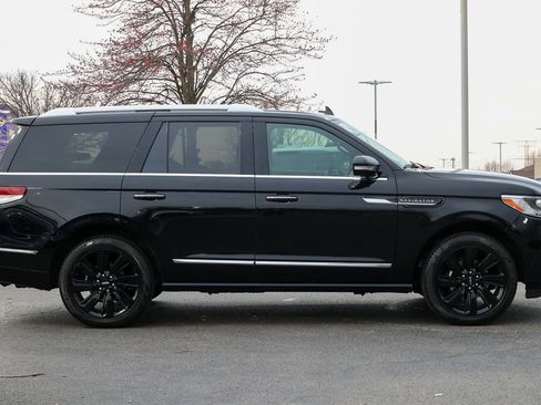 Used 2024 Lincoln Navigator Reserve image 29