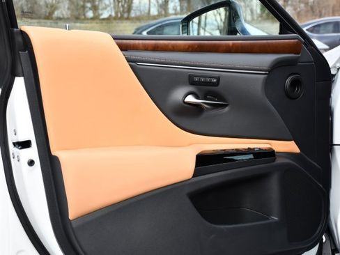 New 2025 Lexus ES 350 w/ Premium Package image 10