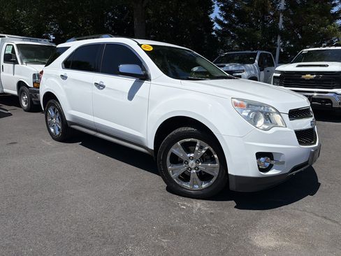 Used 2011 Chevrolet Equinox LTZ FWD image 2