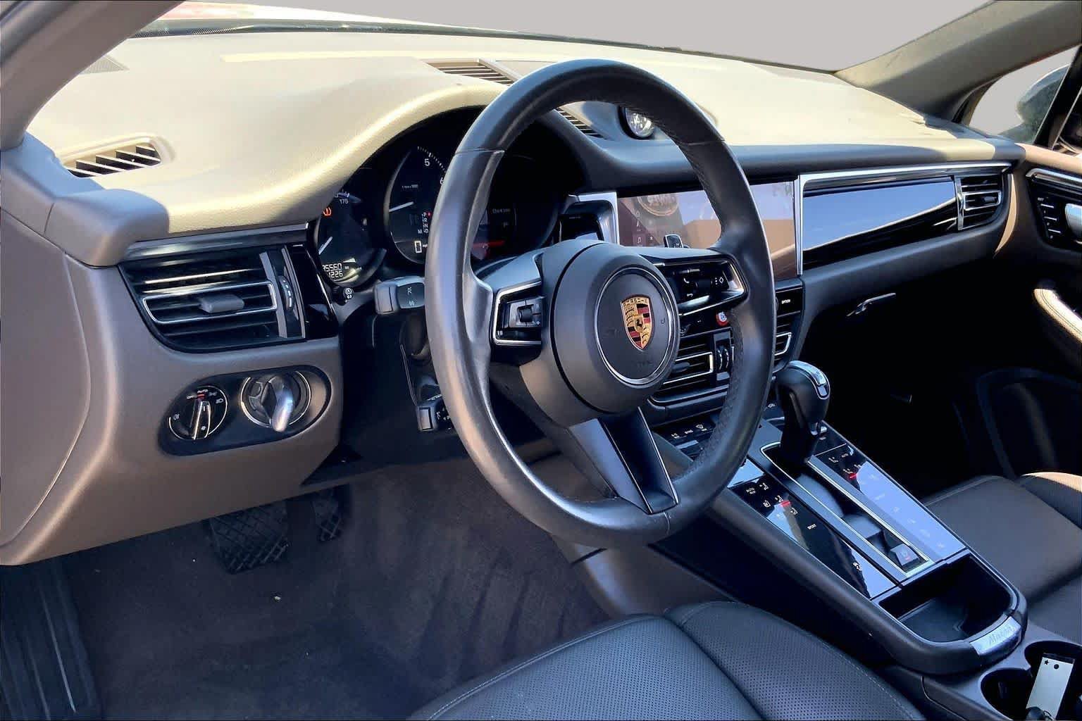 Used 2022 Porsche Macan AWD/4WD image 16