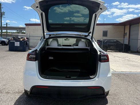 Used 2023 Tesla Model Y Long Range image 13