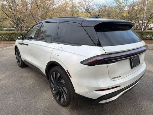 Used 2025 Lincoln Nautilus Reserve w/ Jet Appearance Package image 3