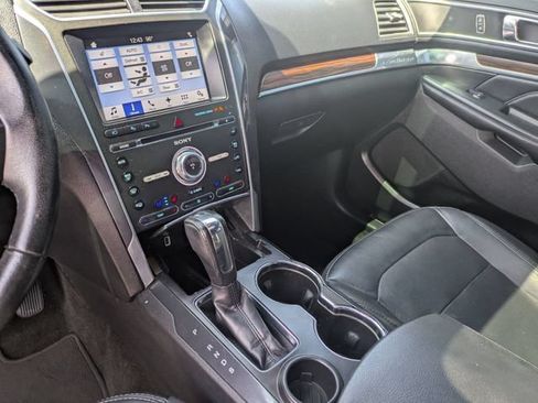 Used 2017 Ford Explorer Limited w/ Equipment Group 301A FWD image 20