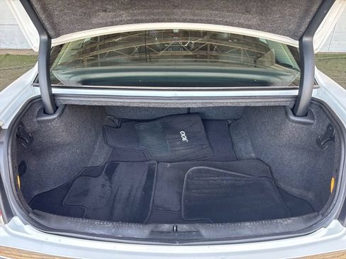 Used 2017 Chrysler 300 C RWD image 22