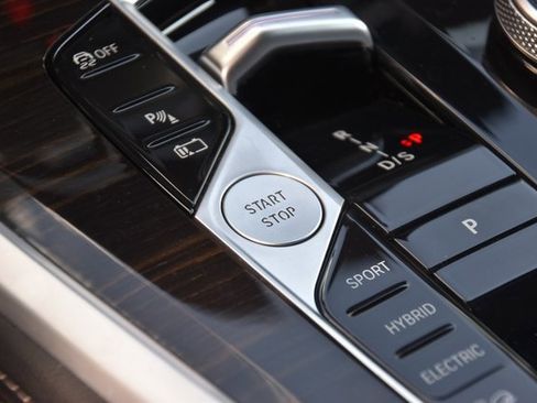 Used 2024 BMW X5 xDrive50e image 40