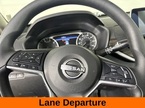 Used 2025 Nissan Altima 2.5 SV FWD image 15