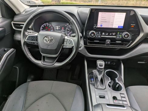Used 2023 Toyota Highlander L image 15