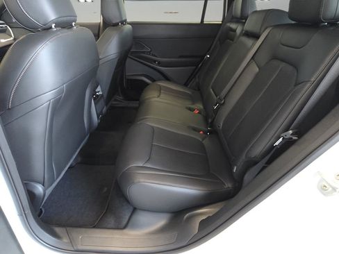 New 2026 Jeep Cherokee Overland image 8