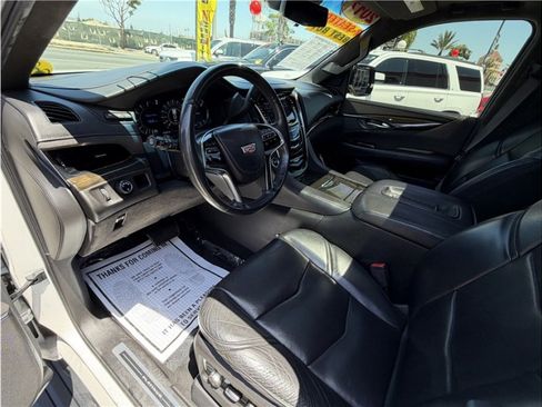 Used 2017 Cadillac Escalade Platinum RWD image 19