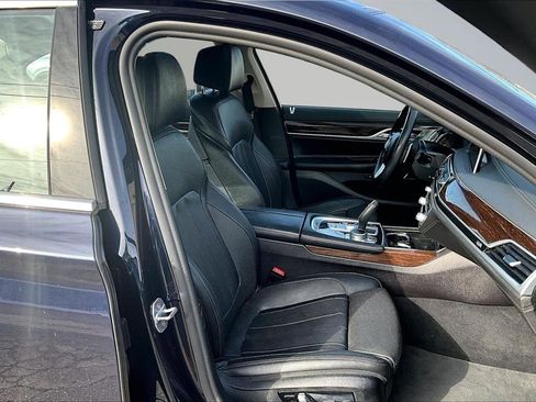 Used 2020 BMW 740i xDrive 740i xDrive image 29