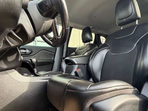 Used 2020 Jeep Cherokee Latitude Plus image 9