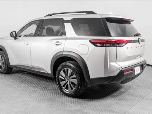 Used 2025 Nissan Pathfinder SV FWD image 6