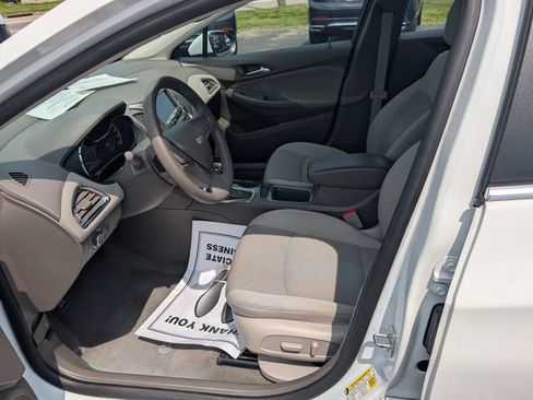 Used 2017 Chevrolet Cruze LT w/ Sun And Sound Package FWD image 14