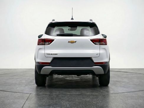 Used 2025 Chevrolet TrailBlazer LT FWD image 7